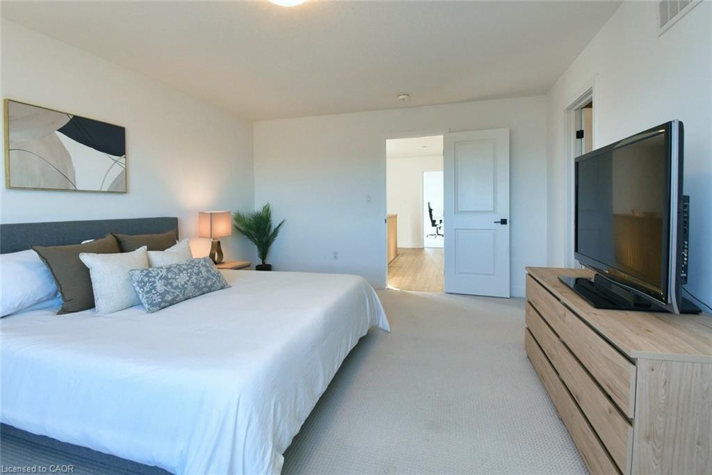 100 Bedrock Drive, Hamilton, ON - Indoor Photo Showing Bedroom