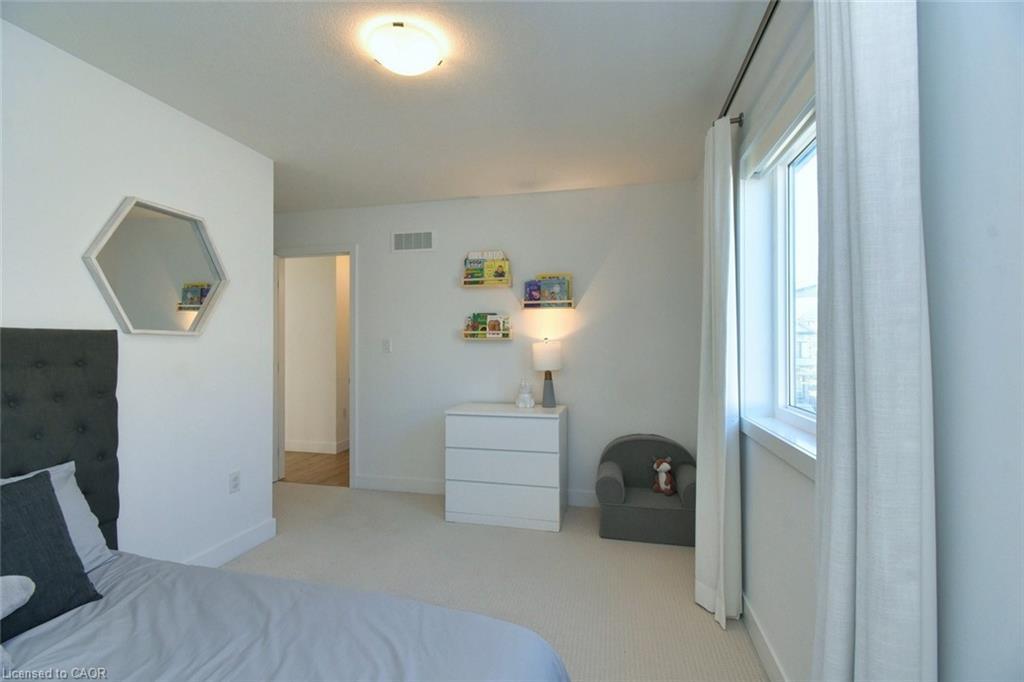 100 Bedrock Drive, Hamilton, ON - Indoor Photo Showing Bedroom
