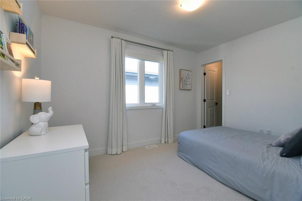 100 Bedrock Drive, Hamilton, ON - Indoor Photo Showing Bedroom