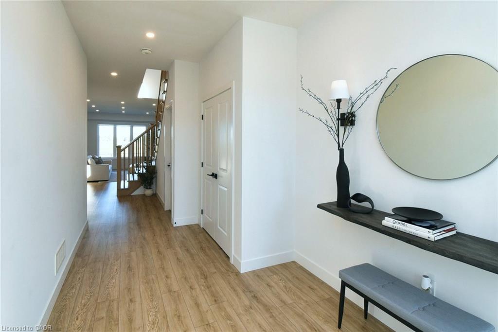 100 Bedrock Drive, Hamilton, ON - Indoor Photo Showing Other Room