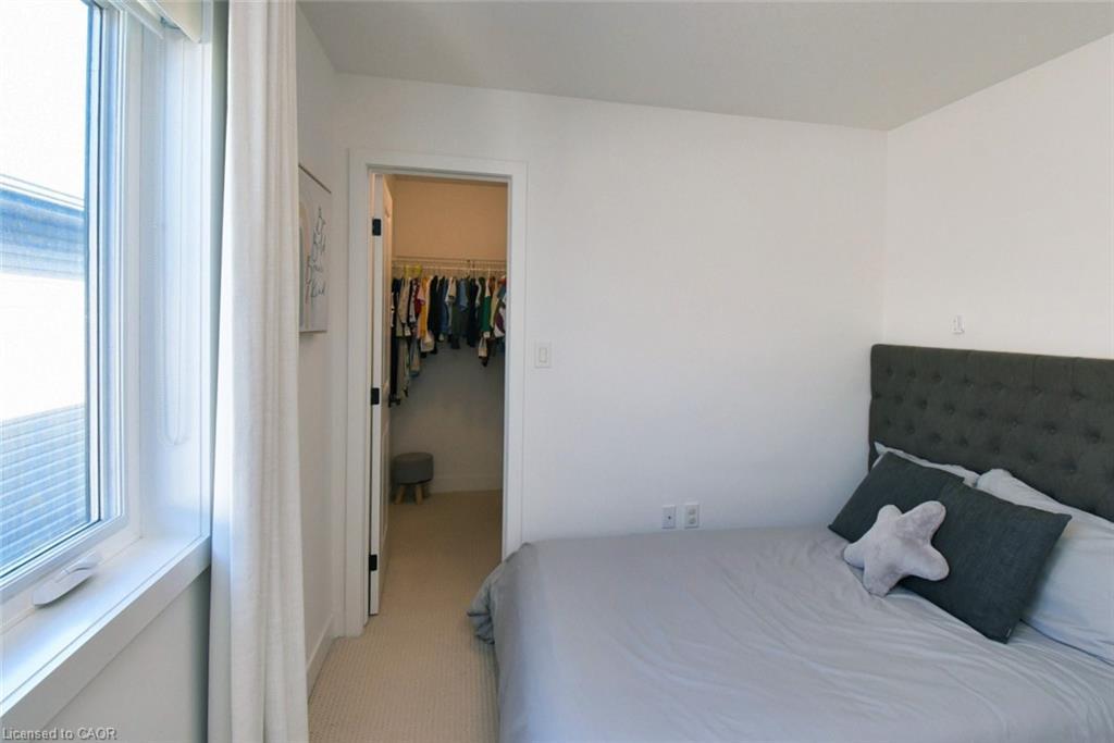 100 Bedrock Drive, Hamilton, ON - Indoor Photo Showing Bedroom