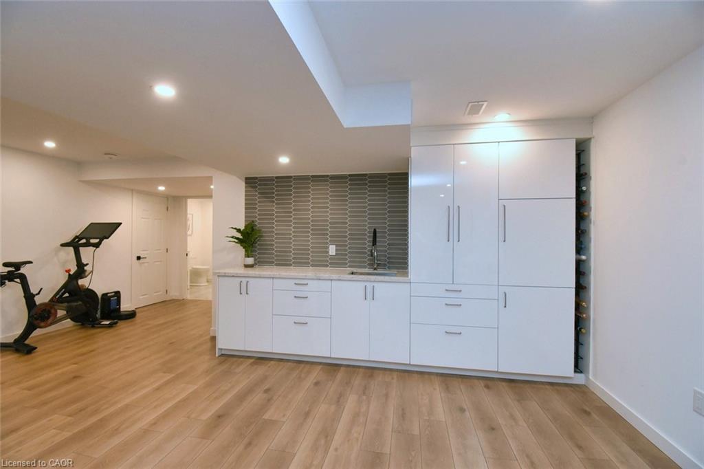 100 Bedrock Drive, Hamilton, ON - Indoor Photo Showing Gym Room