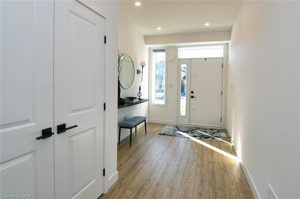 100 Bedrock Drive, Hamilton, ON - Indoor Photo Showing Other Room