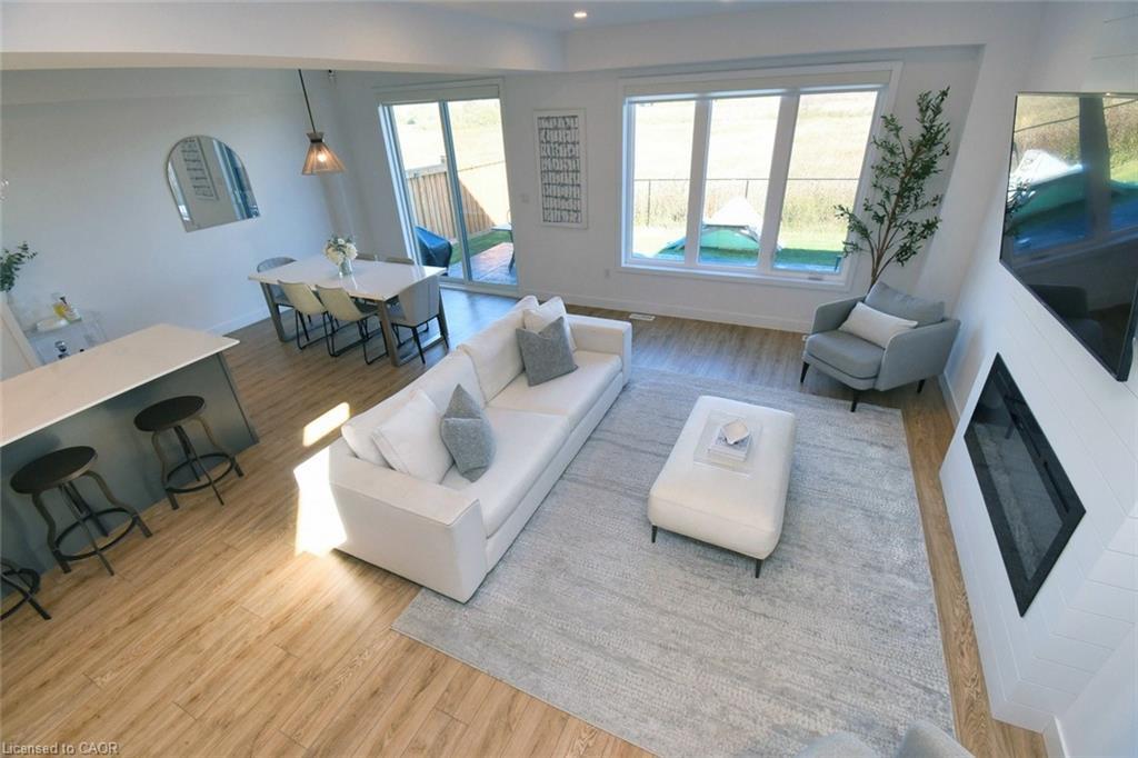100 Bedrock Drive, Hamilton, ON - Indoor Photo Showing Living Room