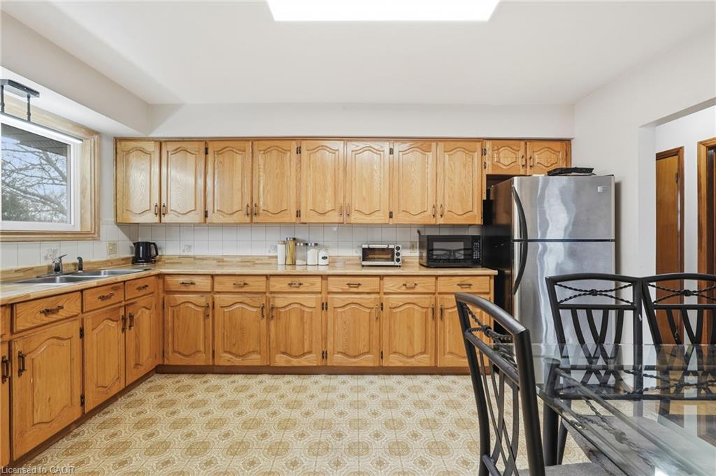 20 Nelligan Place, Hamilton, ON - Indoor Photo Showing Kitchen With Double Sink