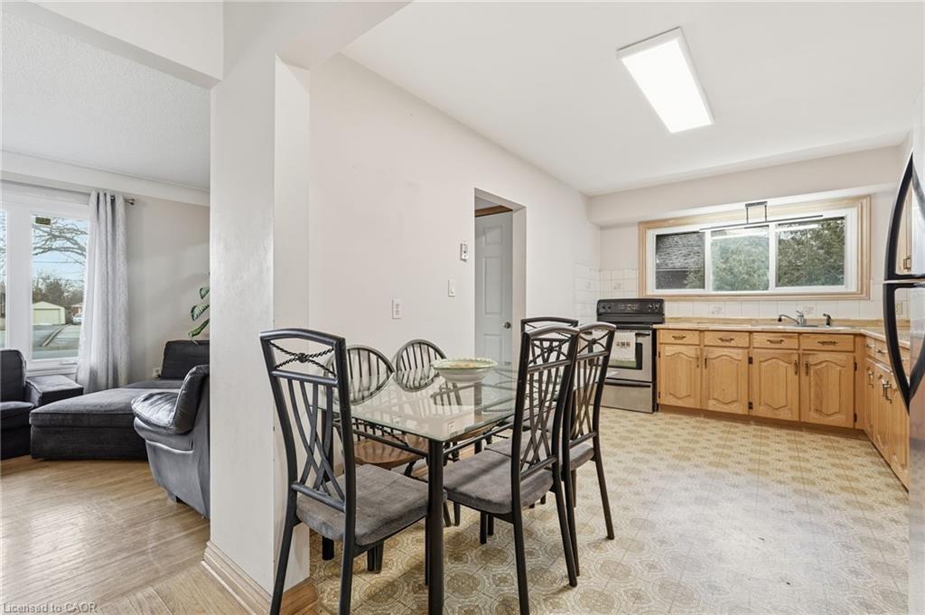20 Nelligan Place, Hamilton, ON - Indoor Photo Showing Dining Room