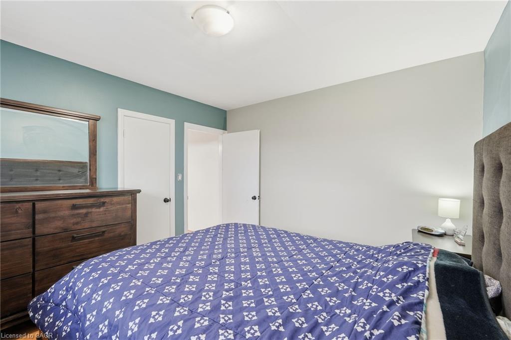 20 Nelligan Place, Hamilton, ON - Indoor Photo Showing Bedroom