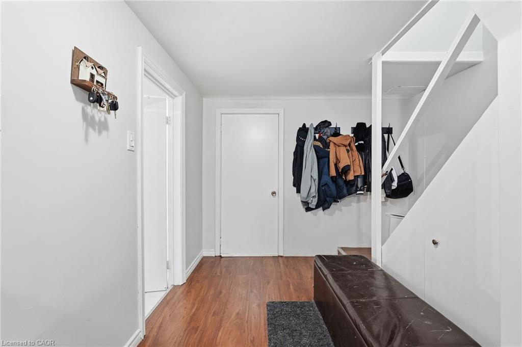 20 Nelligan Place, Hamilton, ON - Indoor Photo Showing Other Room