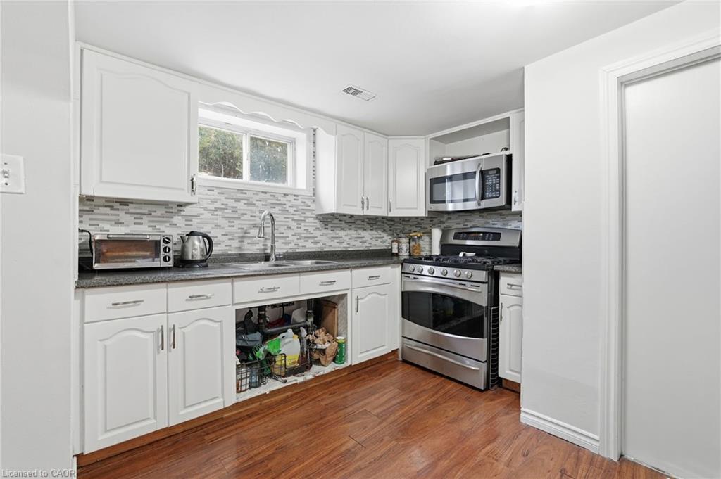 20 Nelligan Place, Hamilton, ON - Indoor Photo Showing Kitchen