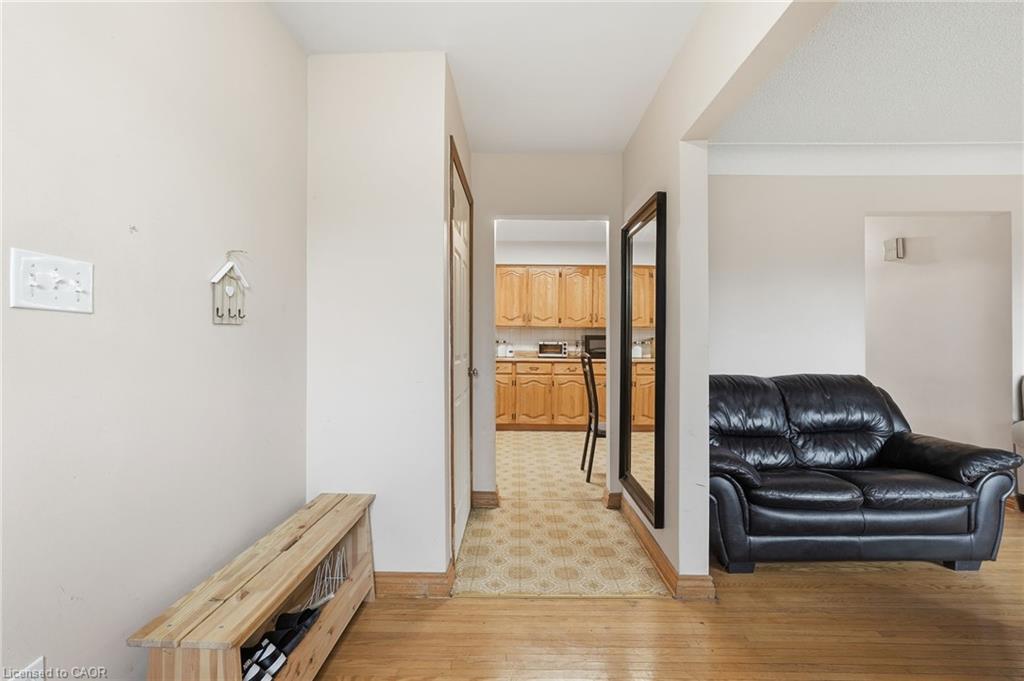 20 Nelligan Place, Hamilton, ON - Indoor Photo Showing Other Room