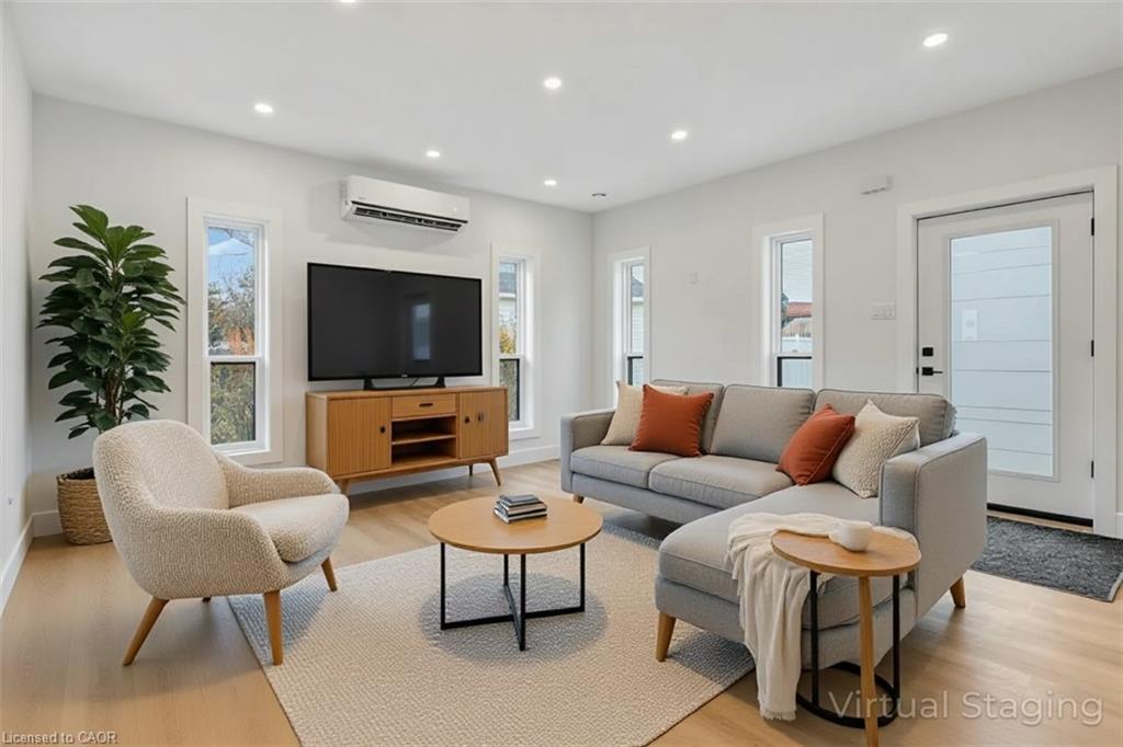 C-67 Kimberly Crescent, Kitchener, ON - Indoor Photo Showing Living Room