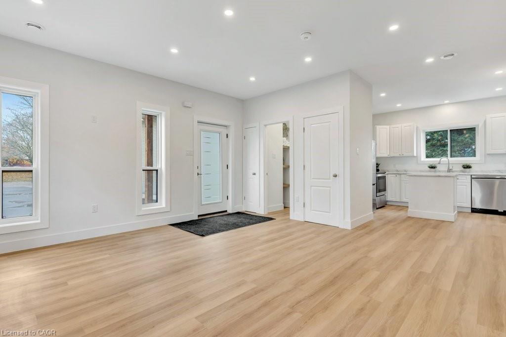 C-67 Kimberly Crescent, Kitchener, ON - Indoor Photo Showing Kitchen