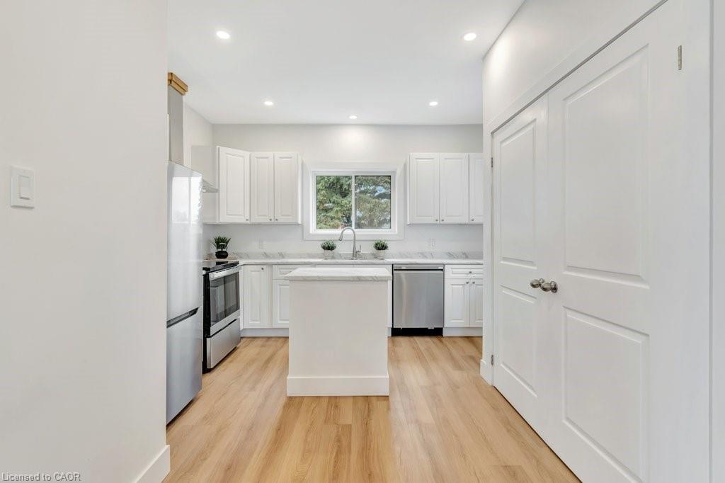 C-67 Kimberly Crescent, Kitchener, ON - Indoor Photo Showing Kitchen