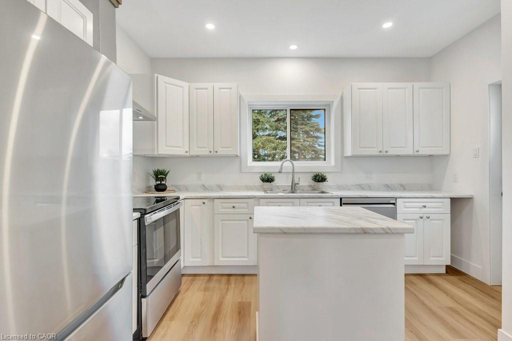 C-67 Kimberly Crescent, Kitchener, ON - Indoor Photo Showing Kitchen With Upgraded Kitchen