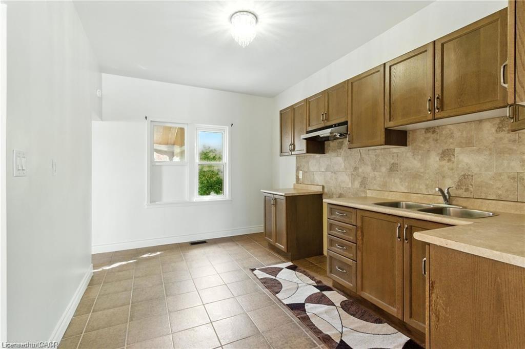 22 Worsley Road, Stoney Creek, ON - Indoor Photo Showing Kitchen With Double Sink