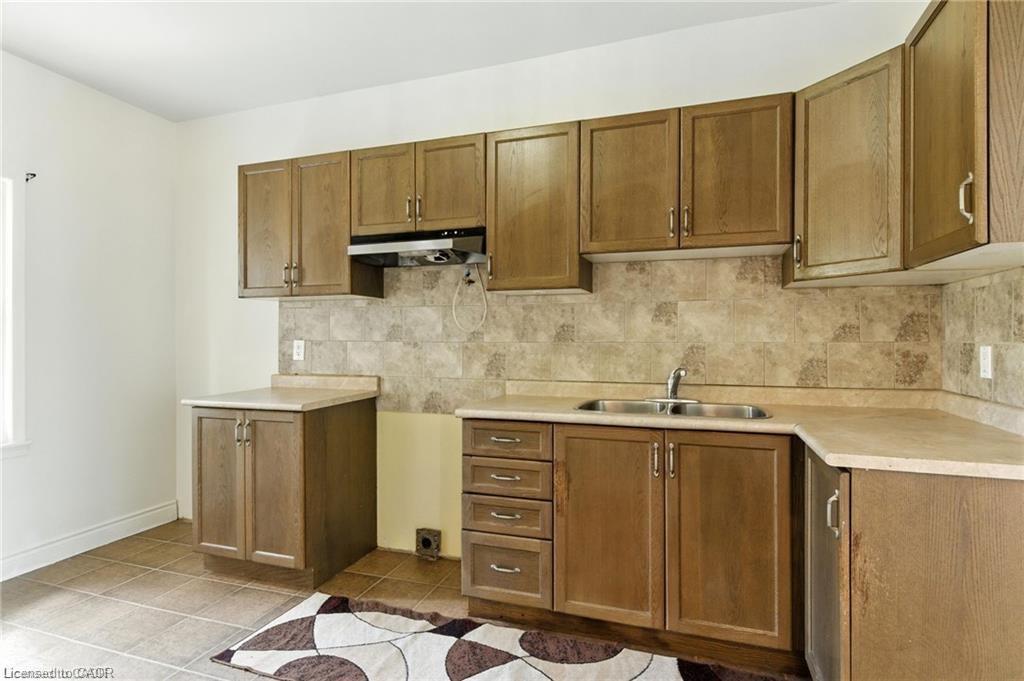 22 Worsley Road, Stoney Creek, ON - Indoor Photo Showing Kitchen With Double Sink