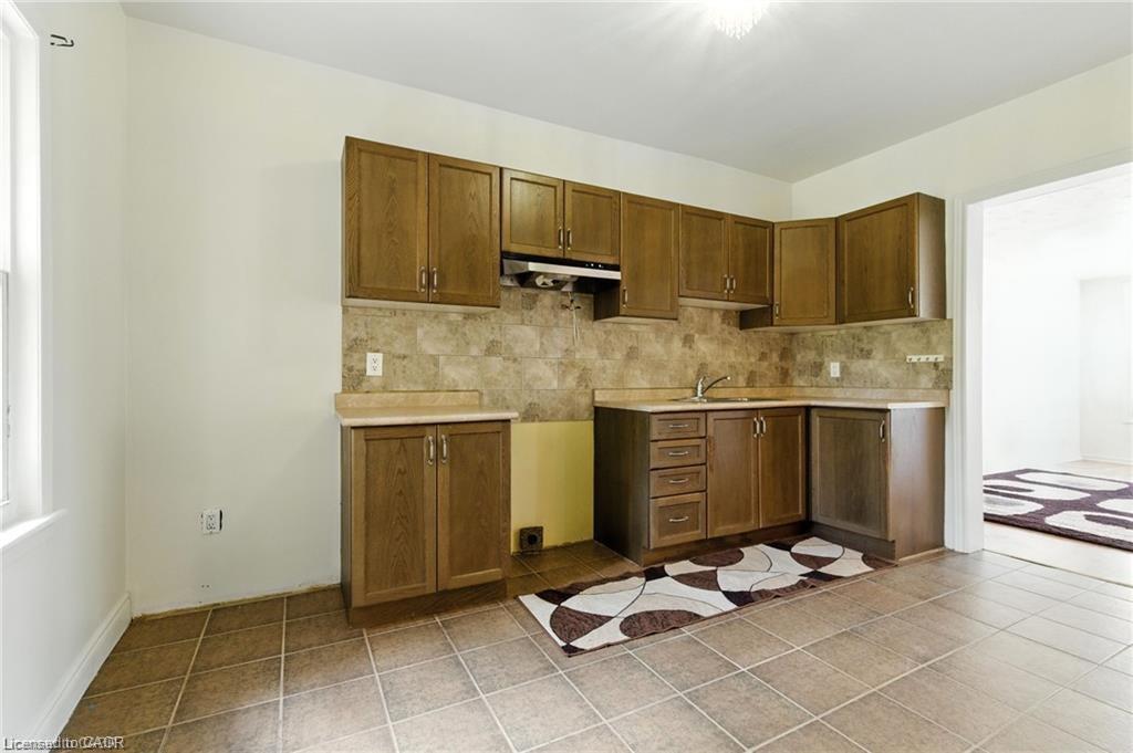 22 Worsley Road, Stoney Creek, ON - Indoor Photo Showing Kitchen