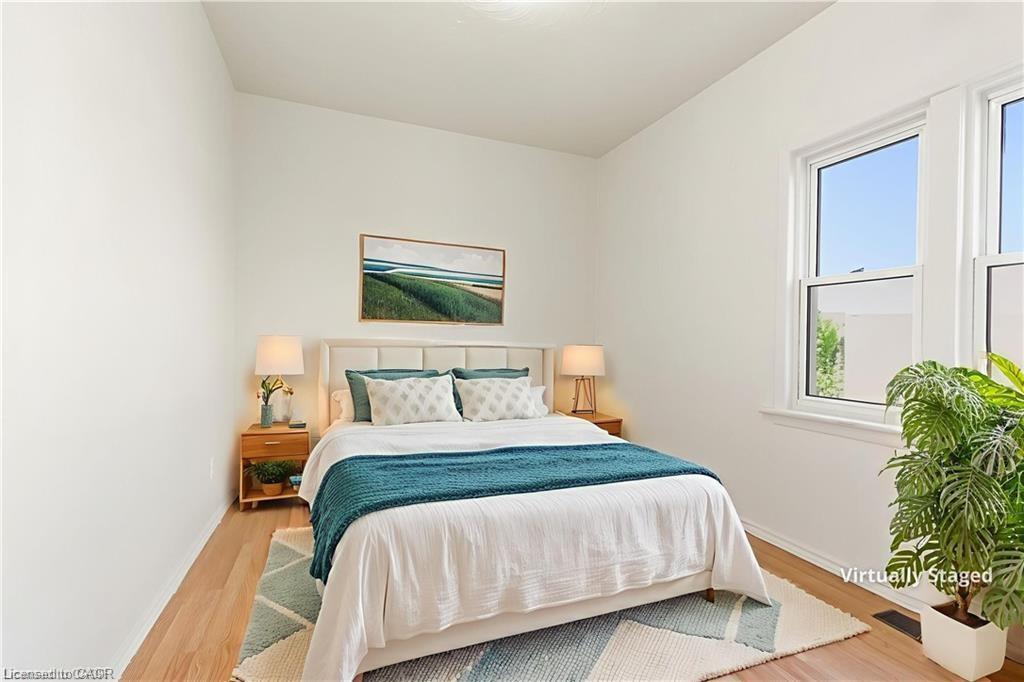 22 Worsley Road, Stoney Creek, ON - Indoor Photo Showing Bedroom