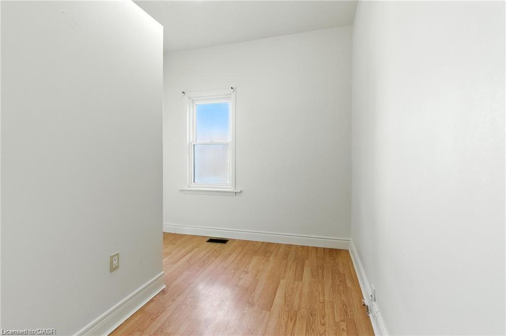 22 Worsley Road, Stoney Creek, ON - Indoor Photo Showing Other Room