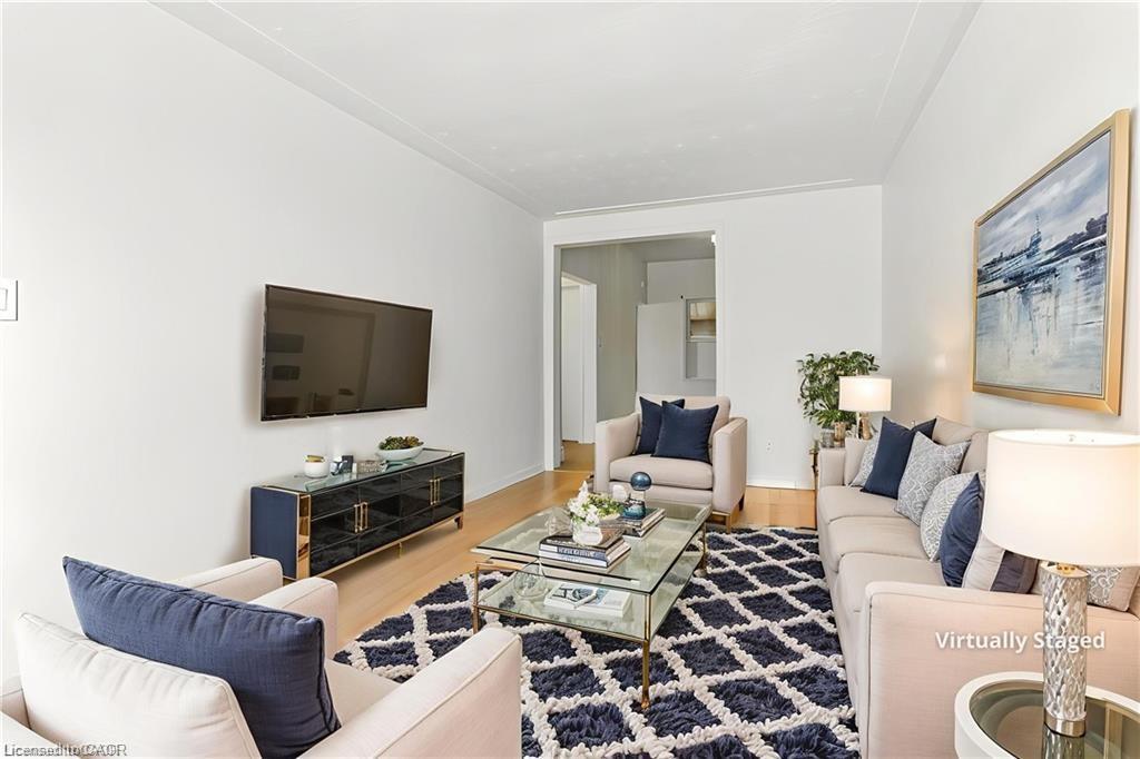 22 Worsley Road, Stoney Creek, ON - Indoor Photo Showing Living Room