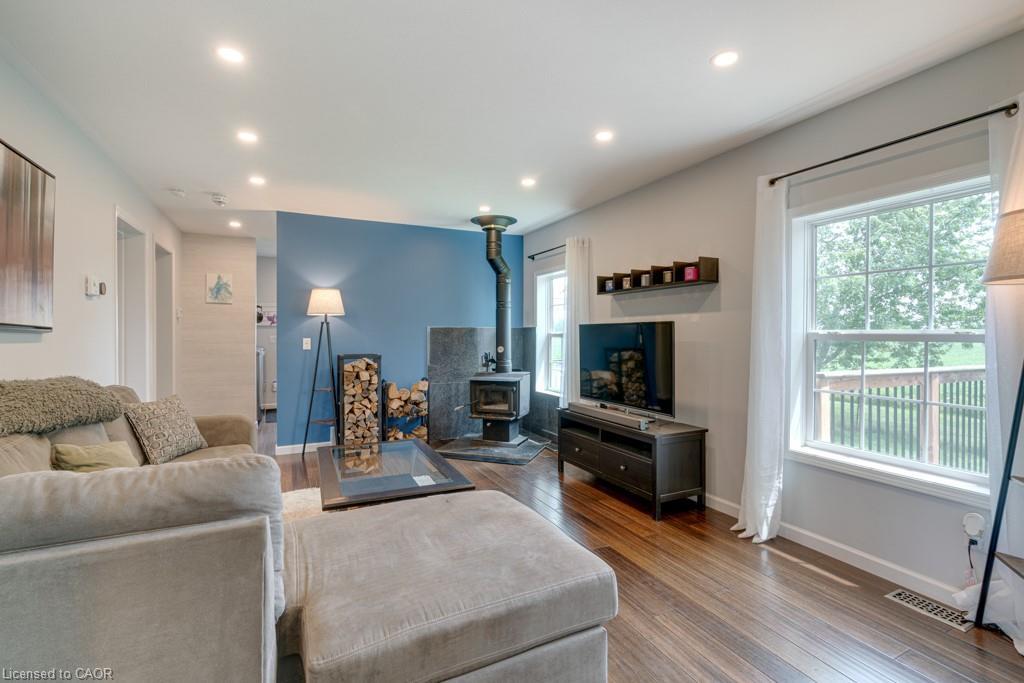 3318 #6 Highway, Hagersville, ON - Indoor Photo Showing Living Room