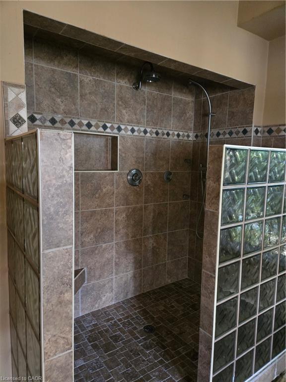 164 Thorold Road, Thorold, ON - Indoor Photo Showing Bathroom