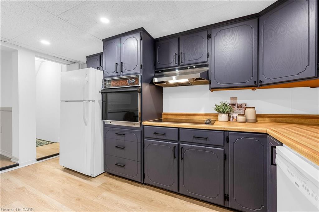 11 Ford Street, Hamilton, ON - Indoor Photo Showing Kitchen