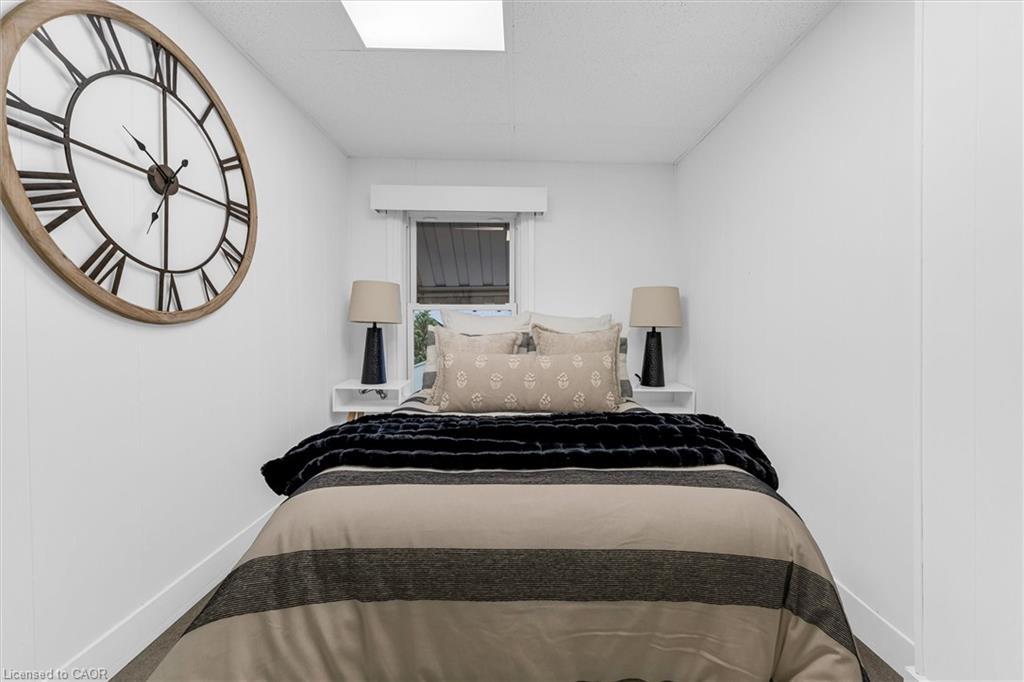 11 Ford Street, Hamilton, ON - Indoor Photo Showing Bedroom