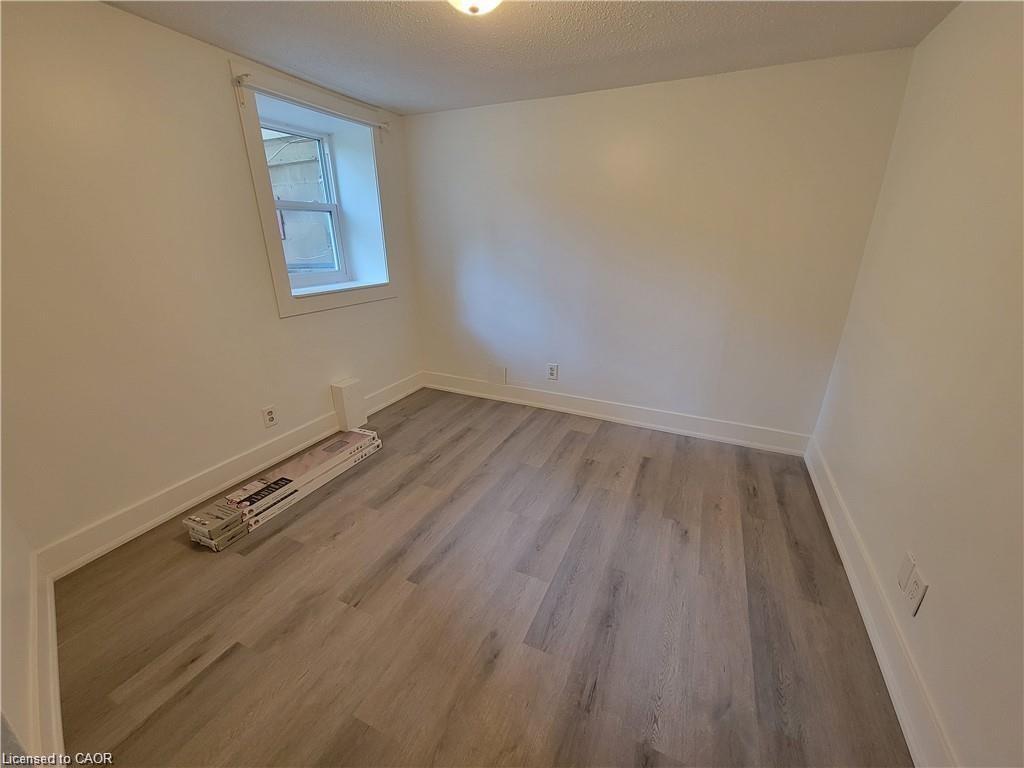Lower-98 West Avenue N, Hamilton, ON - Indoor Photo Showing Other Room