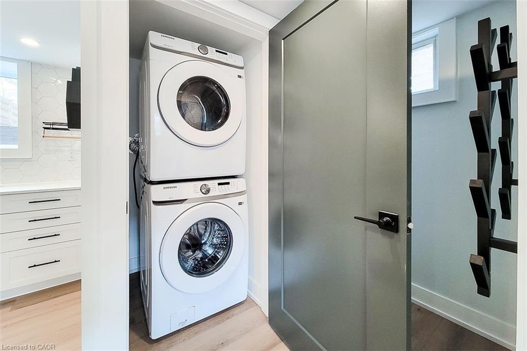 72 West 1St Street, Hamilton, ON - Indoor Photo Showing Laundry Room