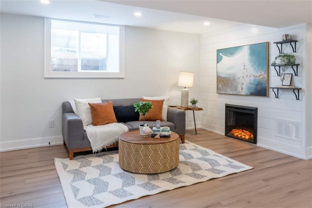 72 West 1St Street, Hamilton, ON - Indoor Photo Showing Living Room With Fireplace