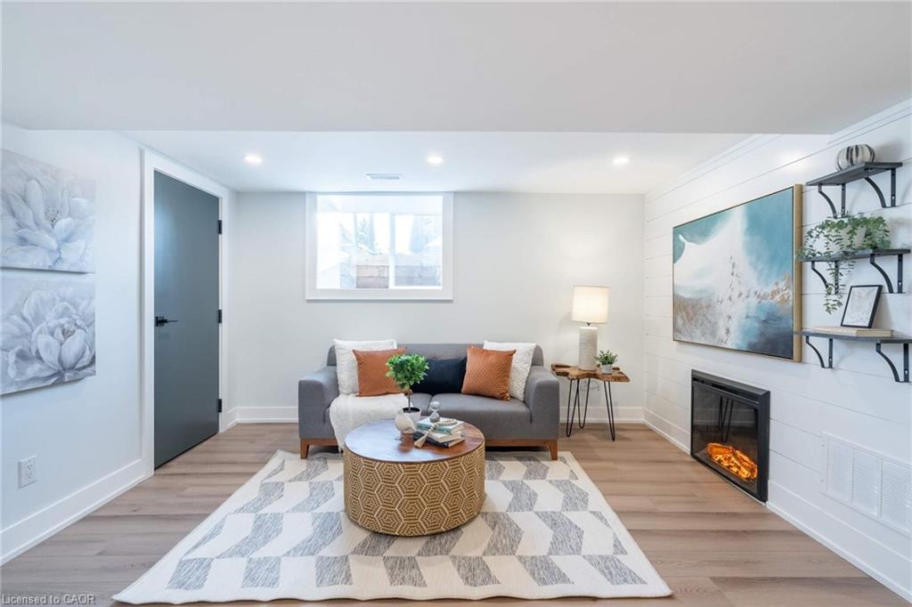 72 West 1St Street, Hamilton, ON - Indoor Photo Showing Living Room With Fireplace