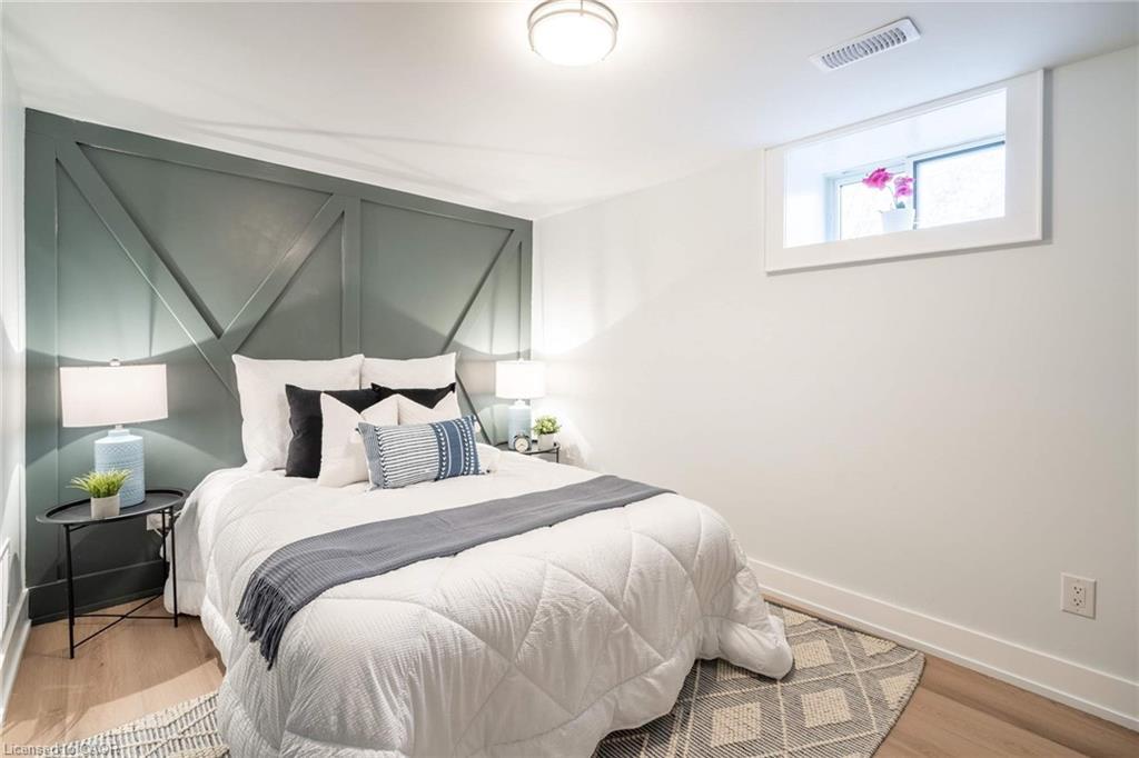 72 West 1St Street, Hamilton, ON - Indoor Photo Showing Bedroom