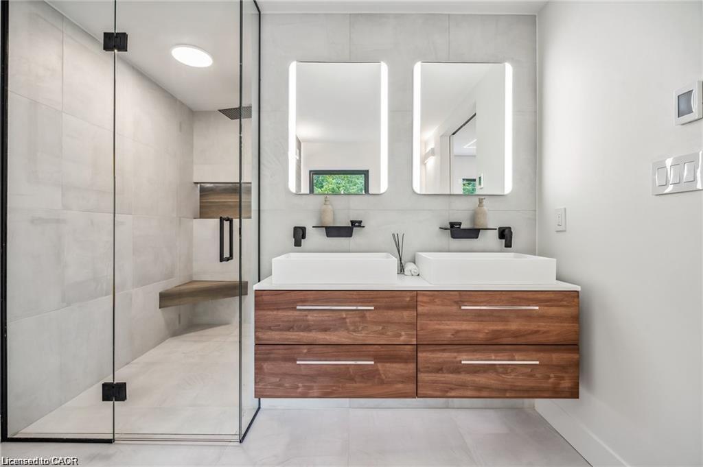 1657 Glenvista Drive, Oakville, ON - Indoor Photo Showing Bathroom