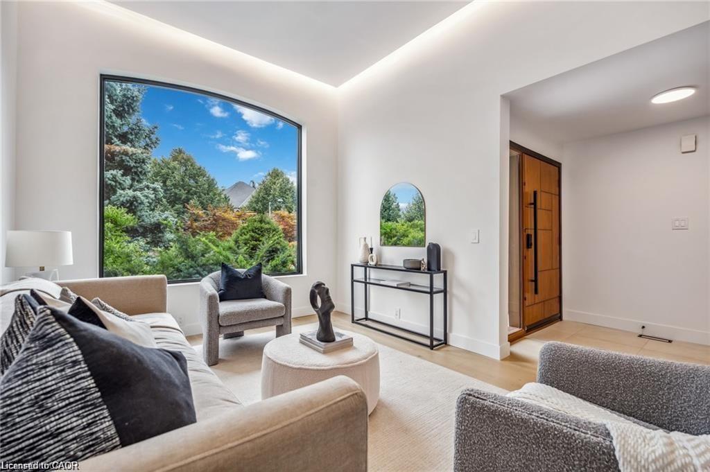 1657 Glenvista Drive, Oakville, ON - Indoor Photo Showing Living Room