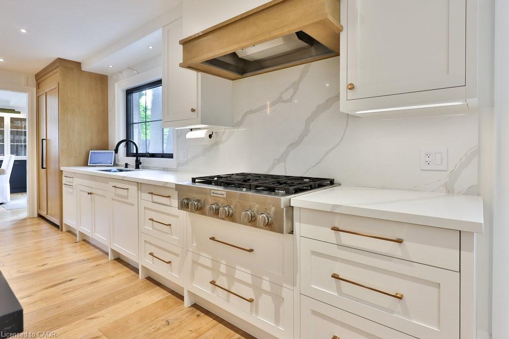 1489 Mildmay Court, Mississauga, ON - Indoor Photo Showing Kitchen With Upgraded Kitchen