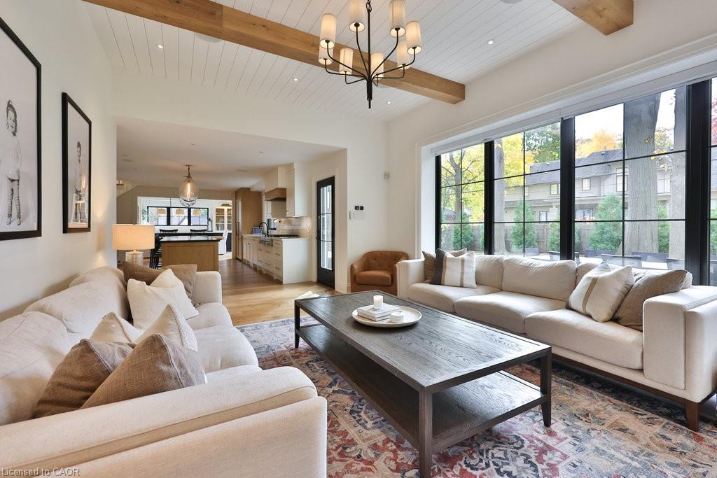 1489 Mildmay Court, Mississauga, ON - Indoor Photo Showing Living Room