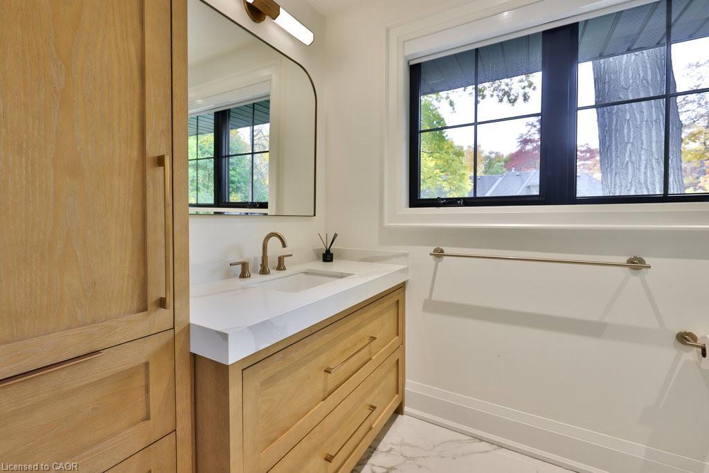 1489 Mildmay Court, Mississauga, ON - Indoor Photo Showing Bathroom