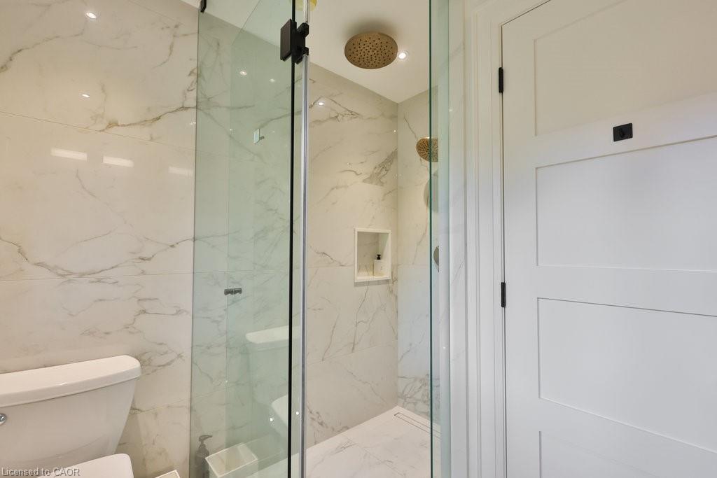 1489 Mildmay Court, Mississauga, ON - Indoor Photo Showing Bathroom