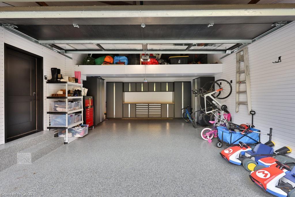 1489 Mildmay Court, Mississauga, ON - Indoor Photo Showing Garage