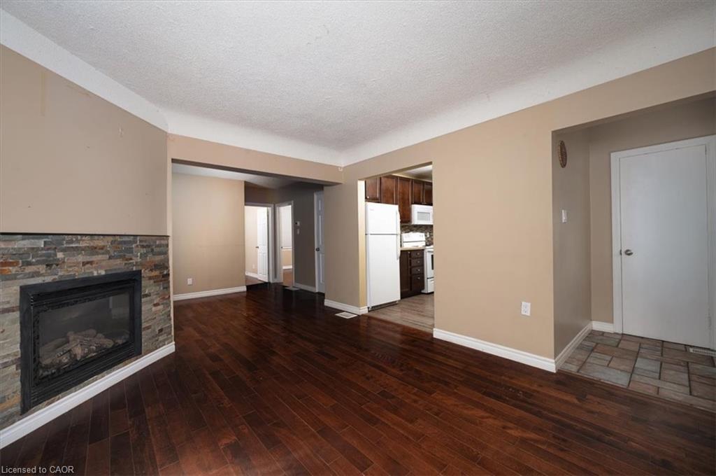47 Cloverhill Road, Hamilton, ON - Indoor Photo Showing Living Room With Fireplace