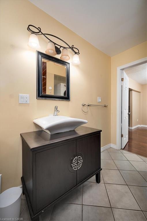 47 Cloverhill Road, Hamilton, ON - Indoor Photo Showing Bathroom