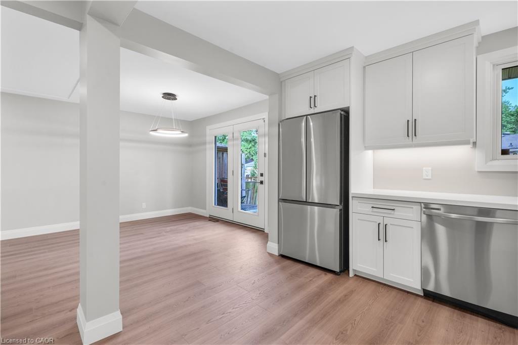 Upper-206 Shelley Drive, Kitchener, ON - Indoor Photo Showing Kitchen