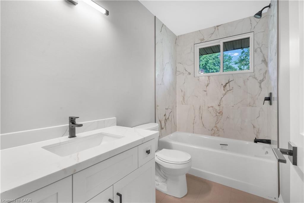 Upper-206 Shelley Drive, Kitchener, ON - Indoor Photo Showing Bathroom