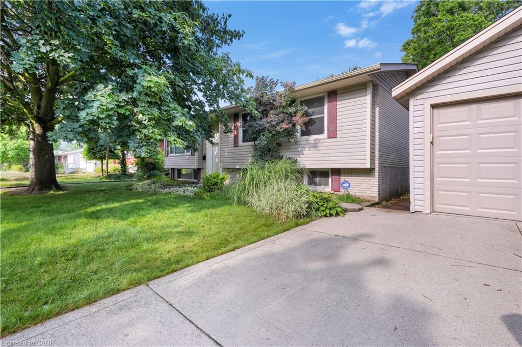 Upper-206 Shelley Drive, Kitchener, ON - Outdoor