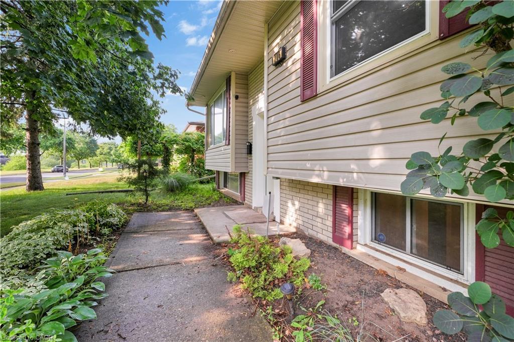 Upper-206 Shelley Drive, Kitchener, ON - Outdoor With Exterior