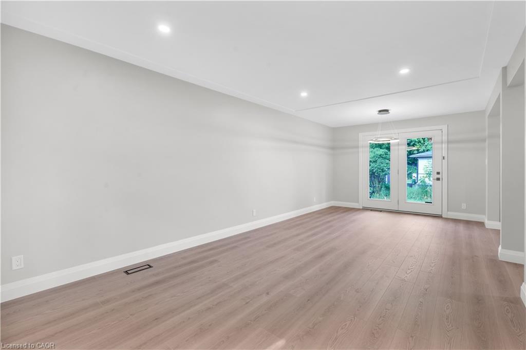 Upper-206 Shelley Drive, Kitchener, ON - Indoor Photo Showing Other Room