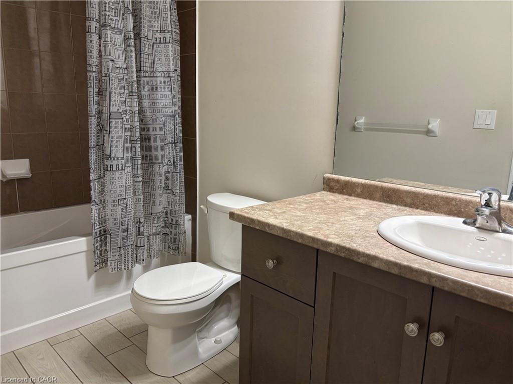 19-7 Lakelawn Road, Grimsby, ON - Indoor Photo Showing Bathroom