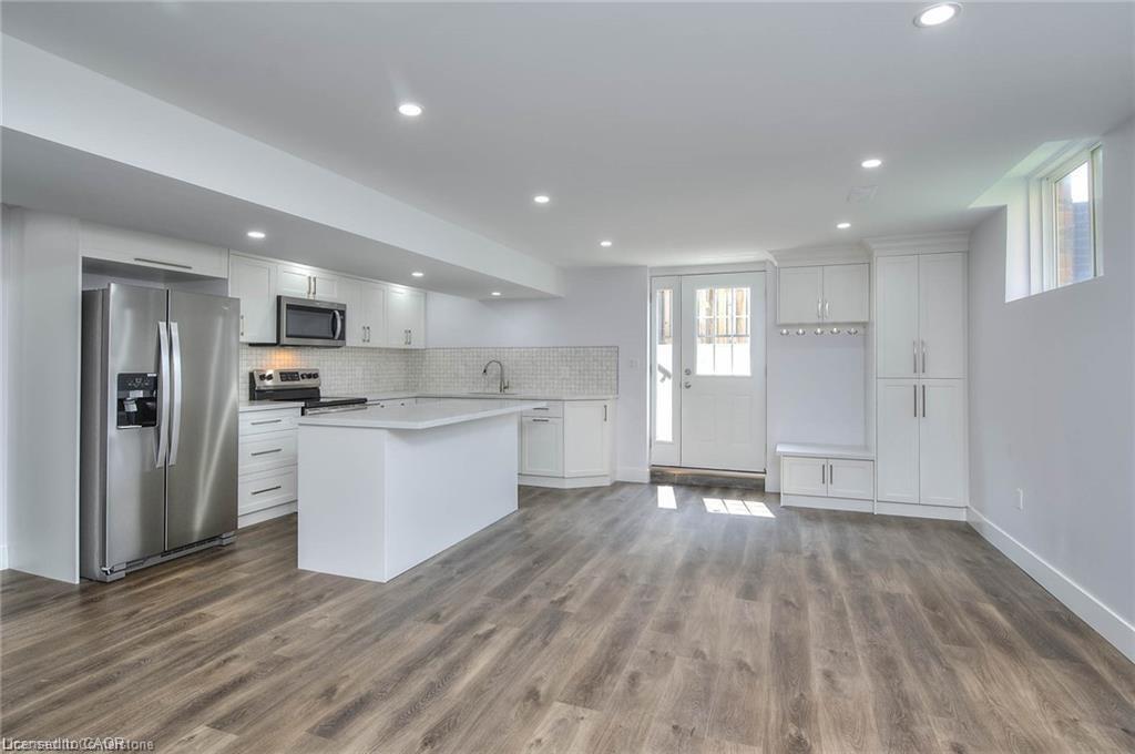 Lower-550 Rush Meadow Crescent, Kitchener, ON - Indoor Photo Showing Kitchen
