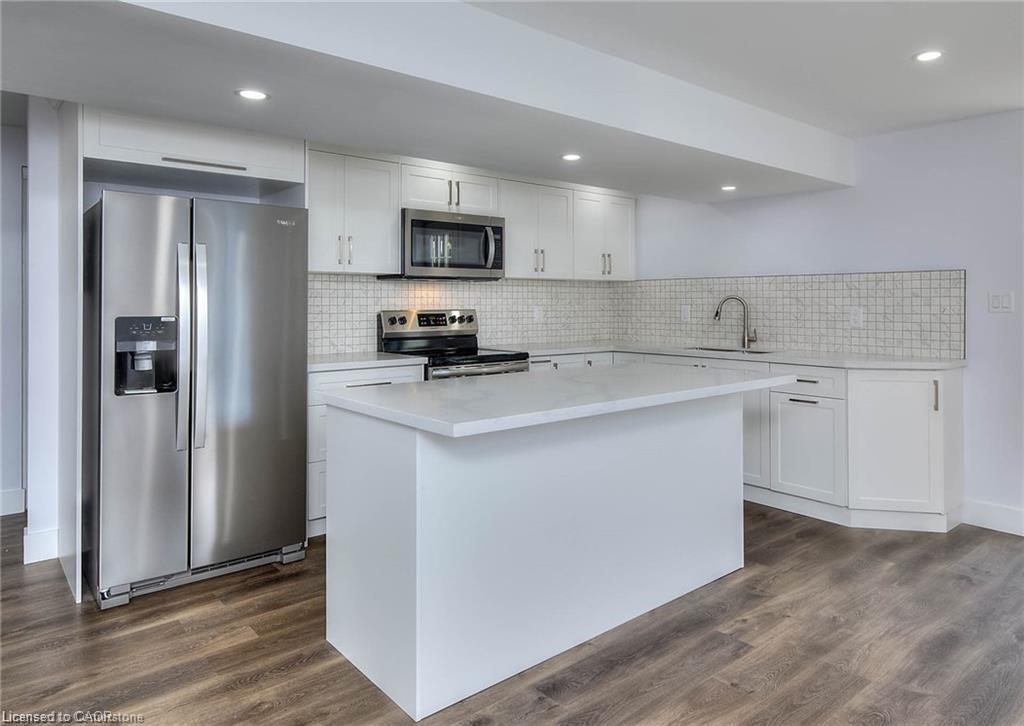 Lower-550 Rush Meadow Crescent, Kitchener, ON - Indoor Photo Showing Kitchen With Stainless Steel Kitchen With Upgraded Kitchen